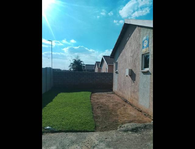 2 BEDROOM HOUSE FOR SALE IN WINDMILL PARK EXT